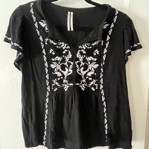 Anthropologie short sleeved blouse S black and whilte